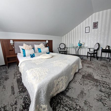 Cynamon Hotel Нови Сонч Екстериор снимка