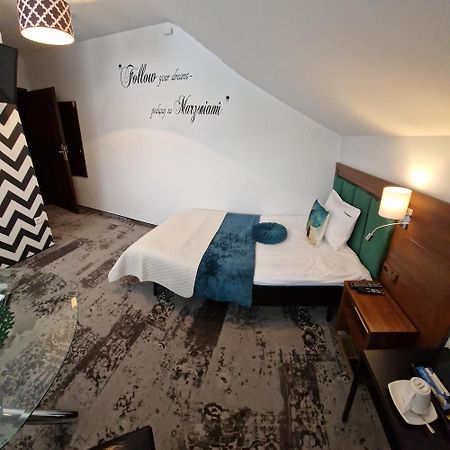 Cynamon Hotel Нови Сонч Екстериор снимка