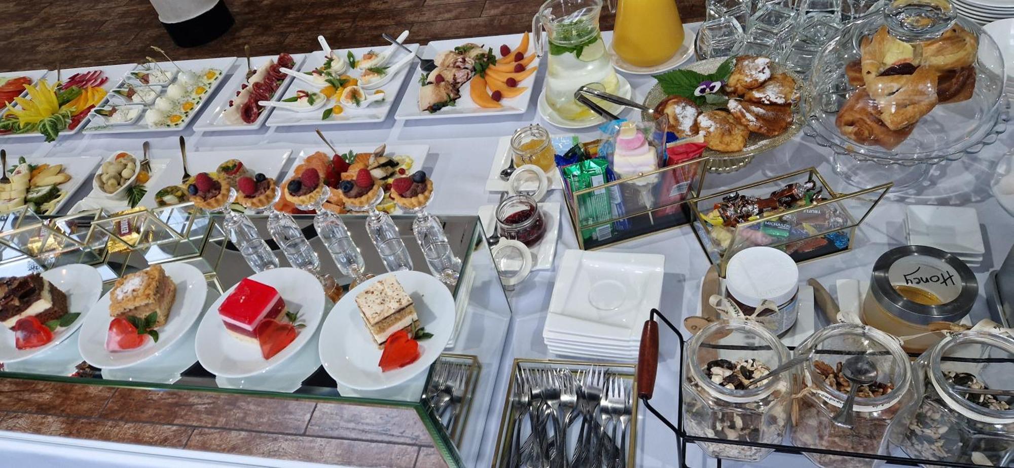 Cynamon Hotel Нови Сонч Екстериор снимка