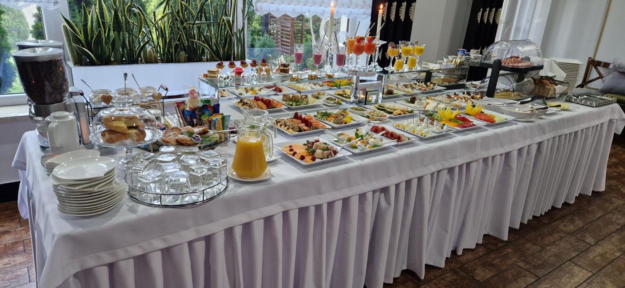 Cynamon Hotel Нови Сонч Екстериор снимка