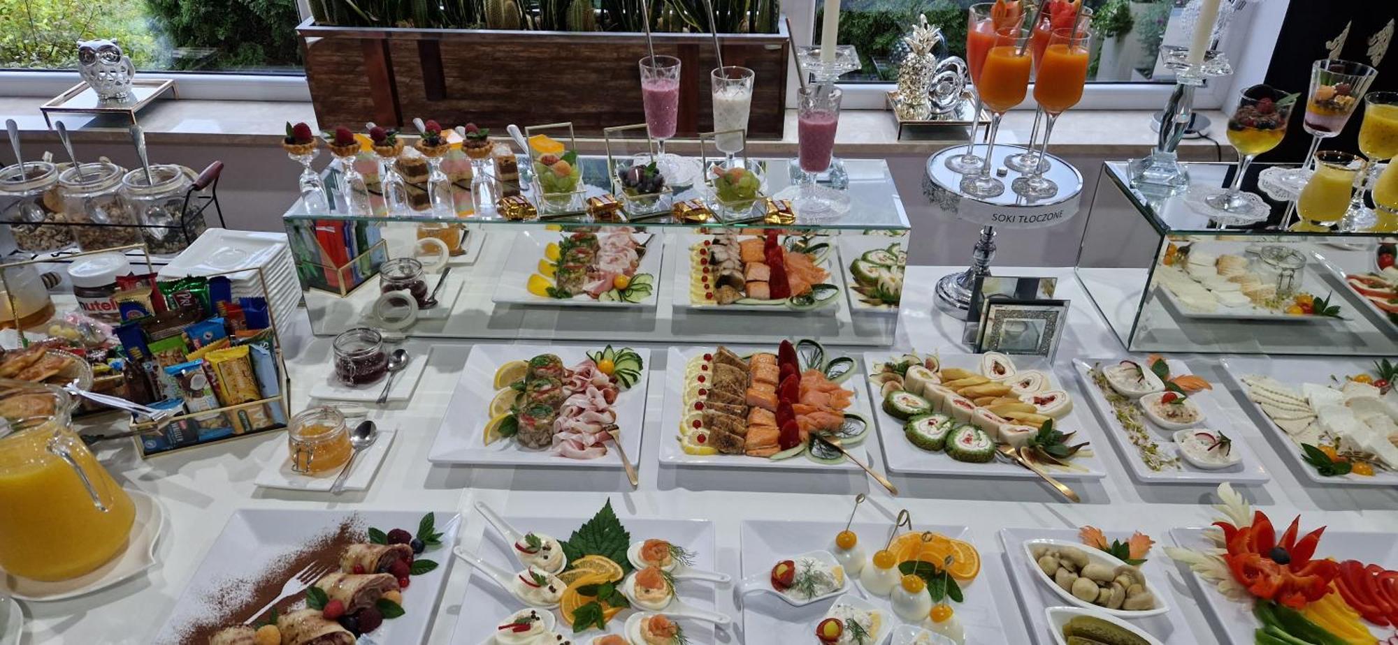 Cynamon Hotel Нови Сонч Екстериор снимка