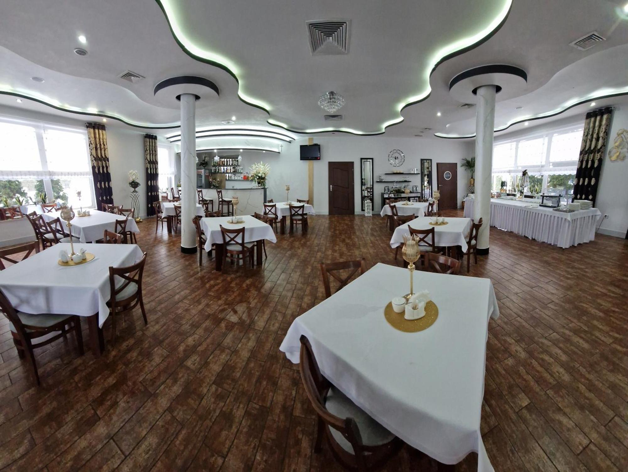 Cynamon Hotel Нови Сонч Екстериор снимка