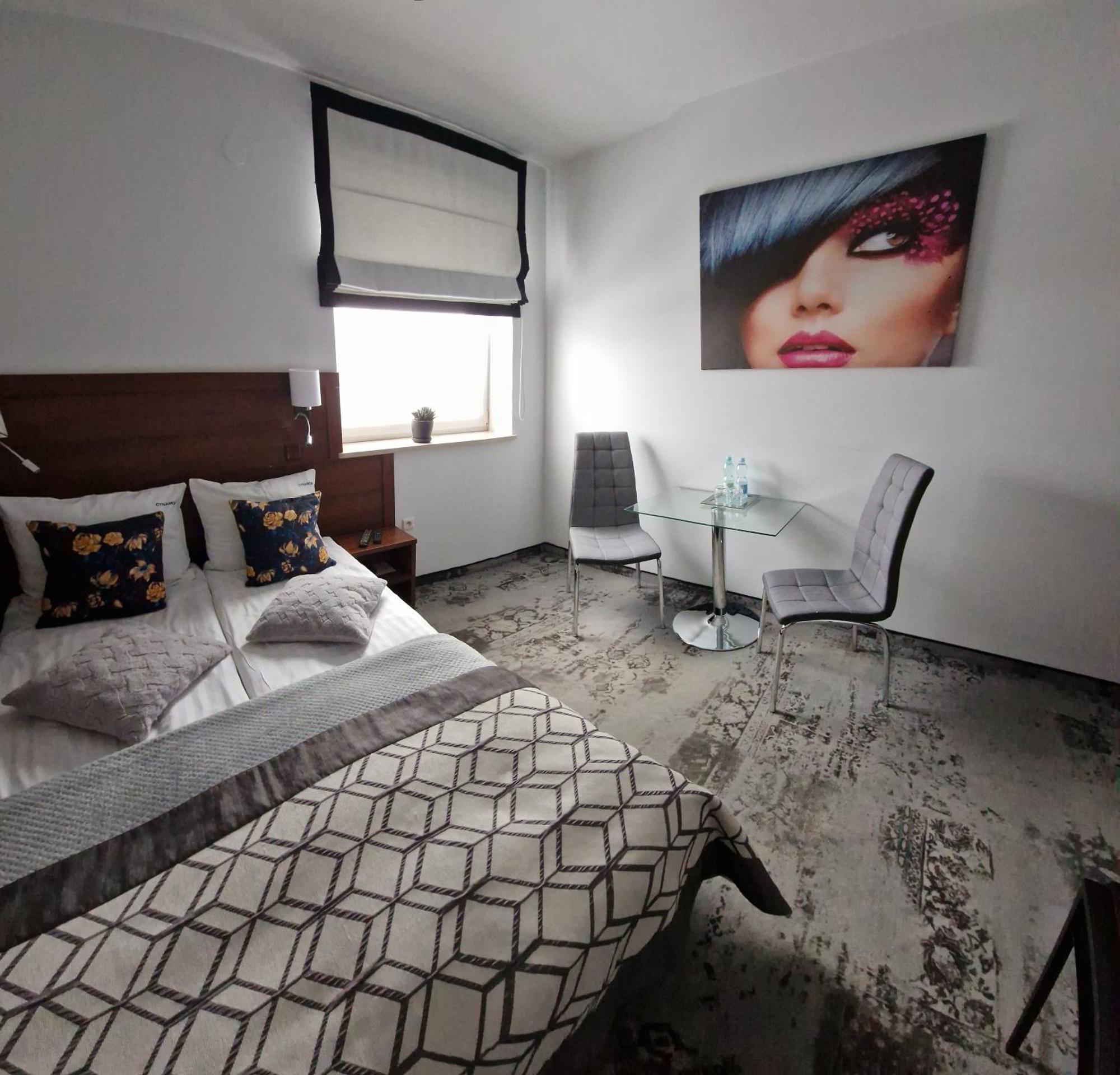 Cynamon Hotel Нови Сонч Екстериор снимка
