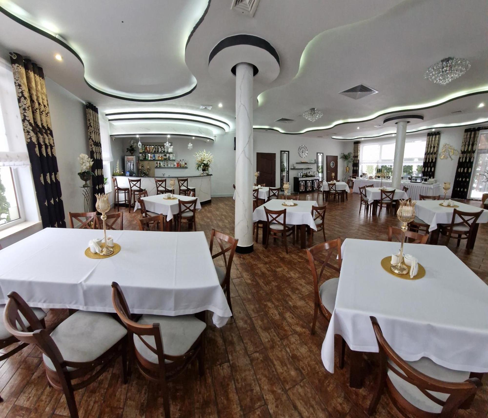 Cynamon Hotel Нови Сонч Екстериор снимка