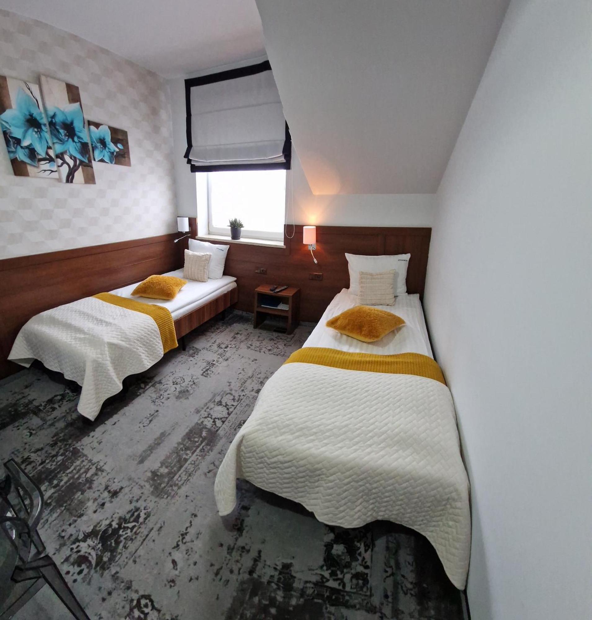 Cynamon Hotel Нови Сонч Екстериор снимка