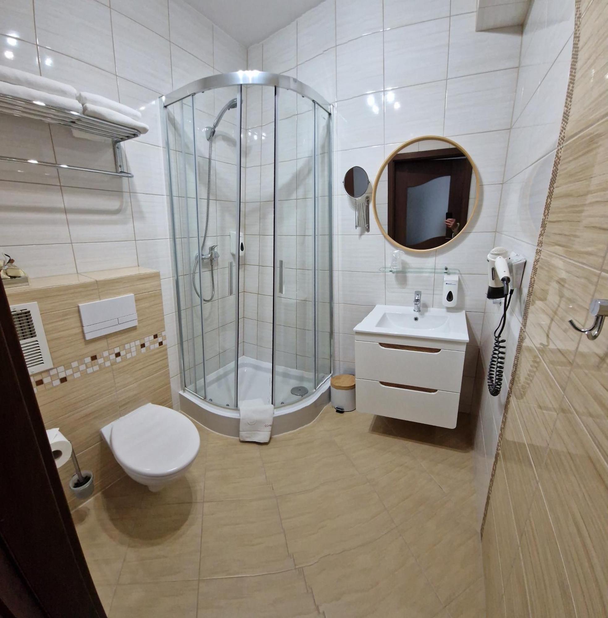 Cynamon Hotel Нови Сонч Екстериор снимка