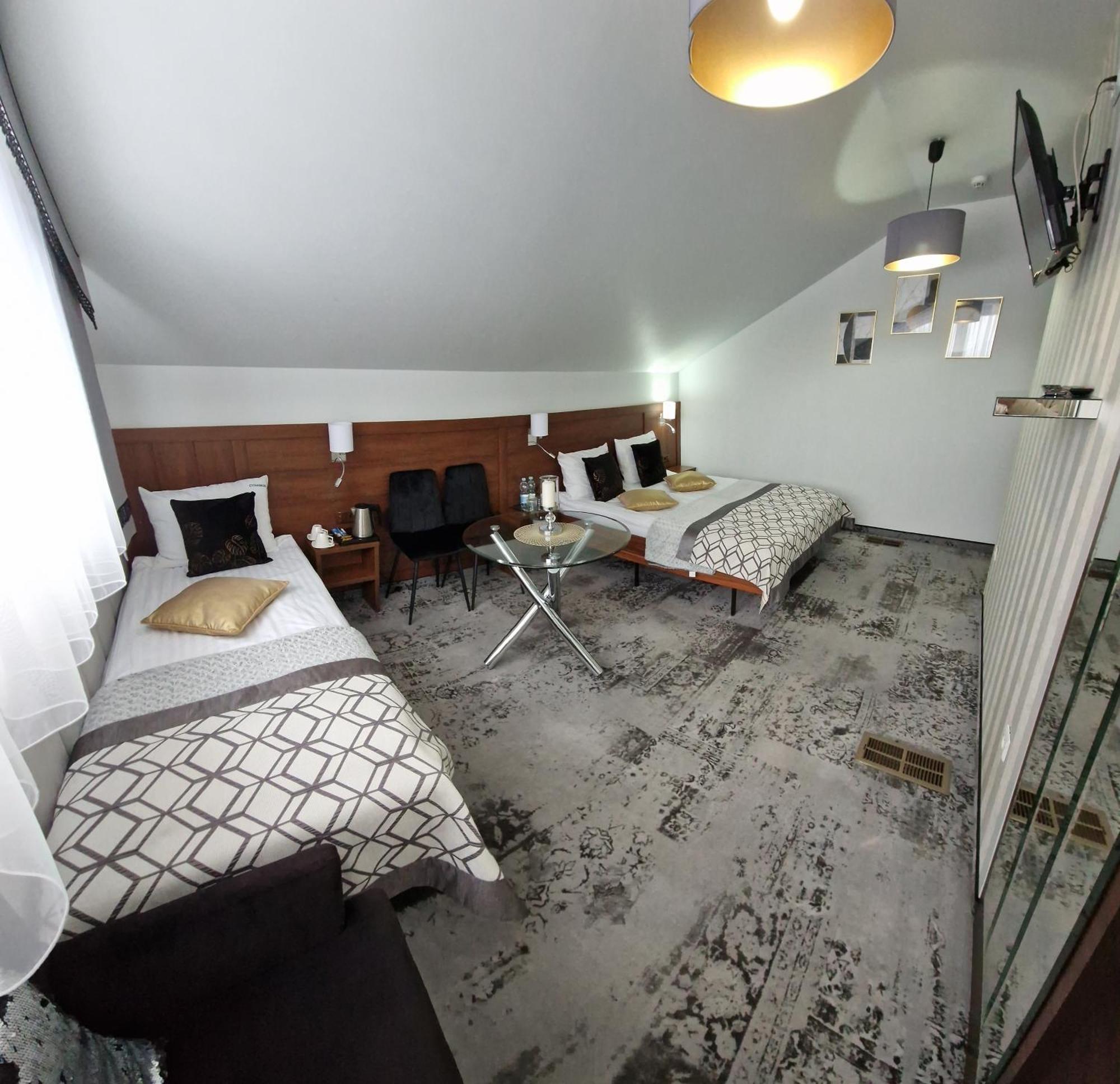 Cynamon Hotel Нови Сонч Екстериор снимка