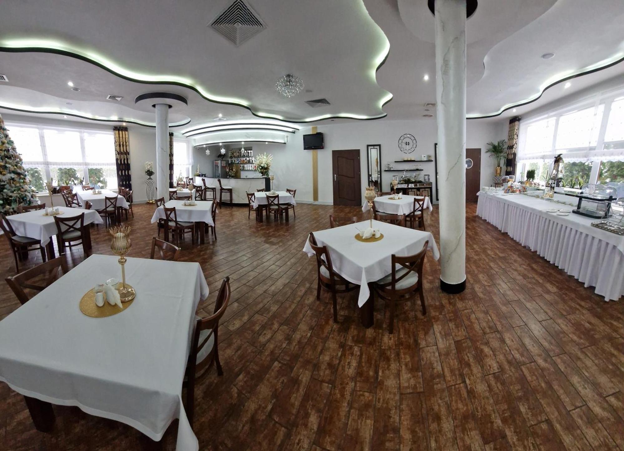 Cynamon Hotel Нови Сонч Екстериор снимка