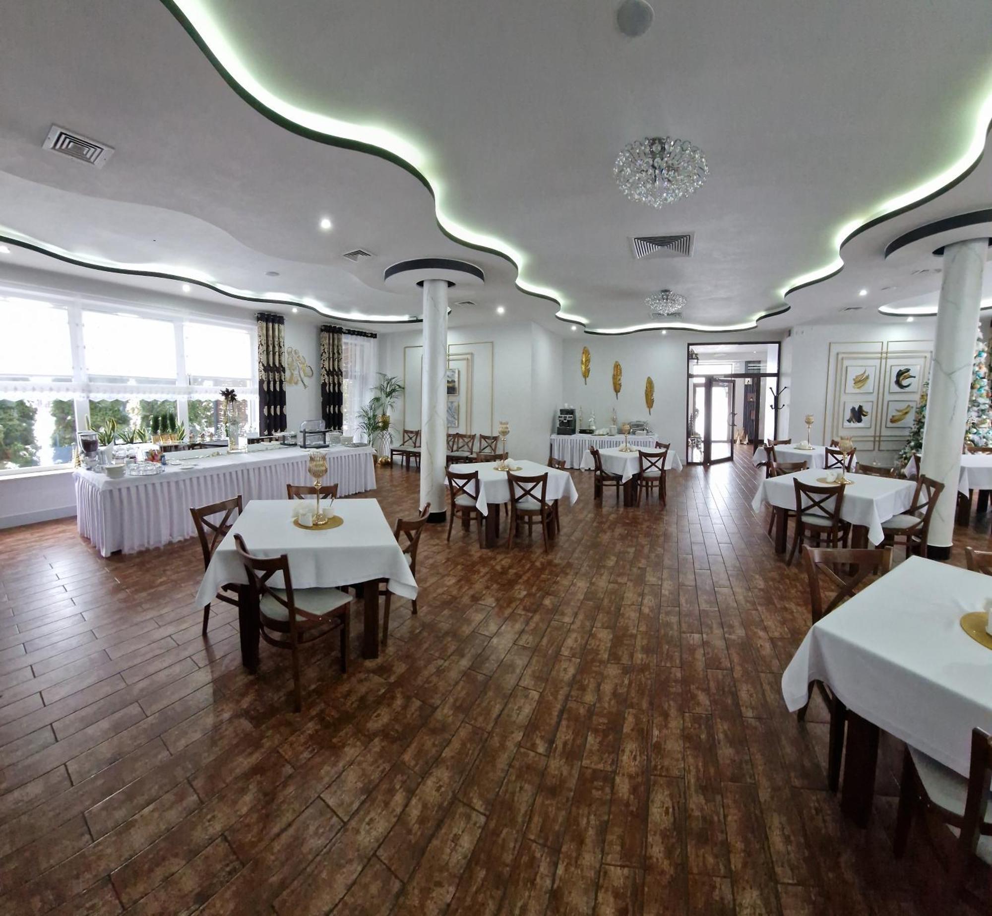 Cynamon Hotel Нови Сонч Екстериор снимка