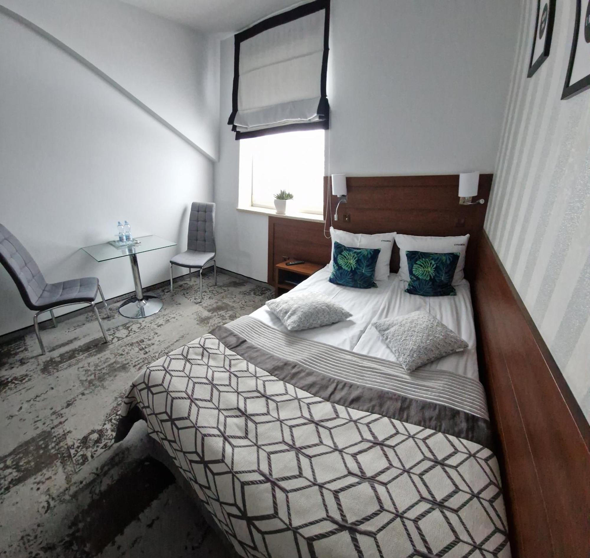Cynamon Hotel Нови Сонч Екстериор снимка