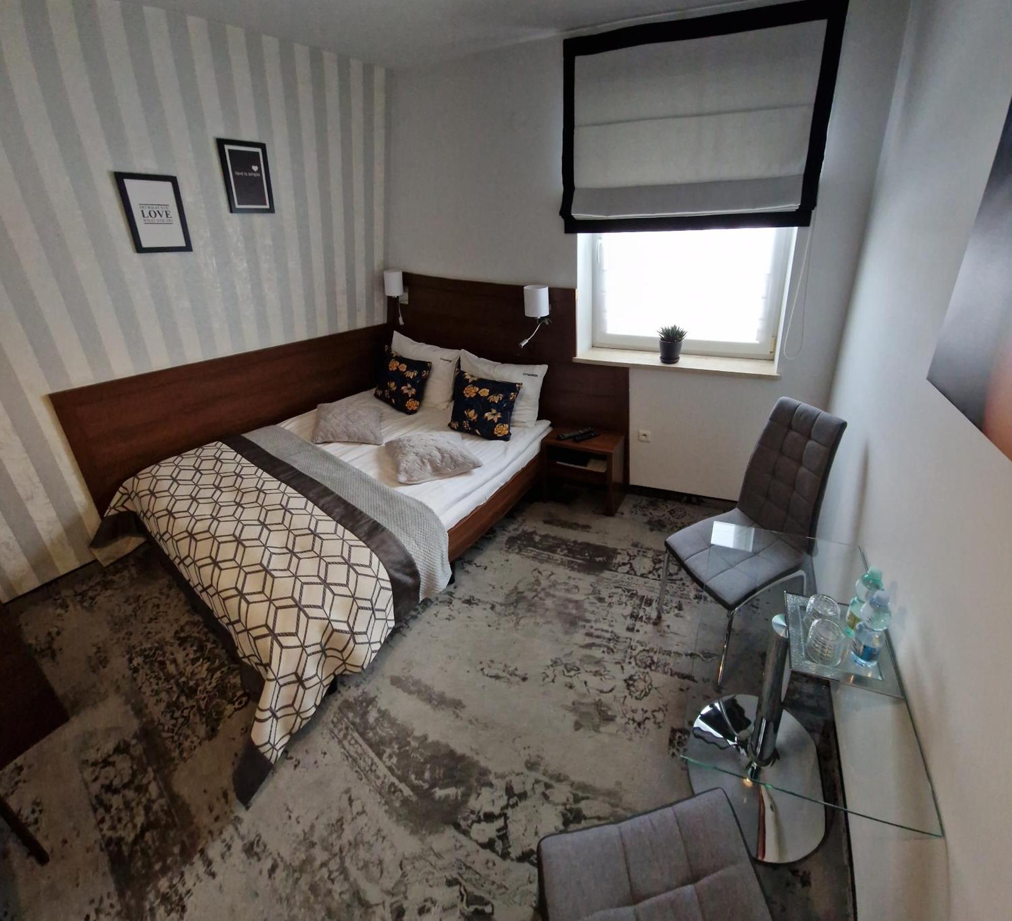 Cynamon Hotel Нови Сонч Екстериор снимка