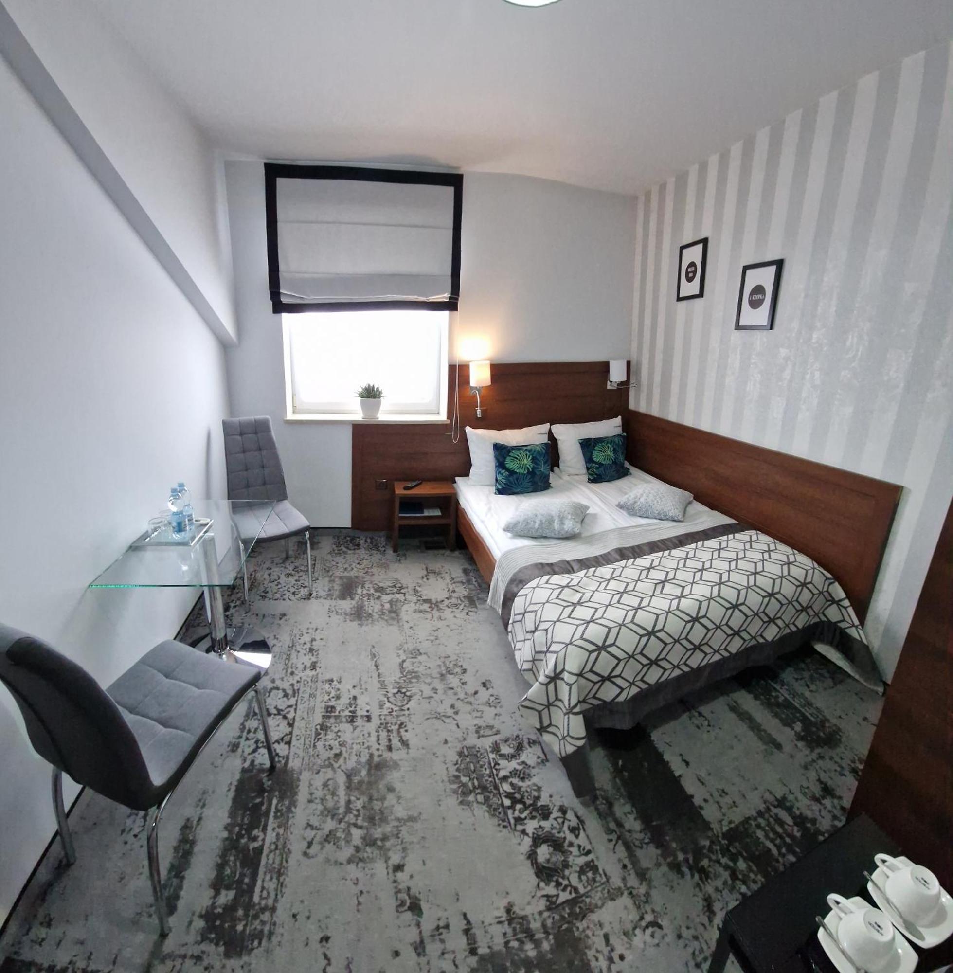 Cynamon Hotel Нови Сонч Екстериор снимка