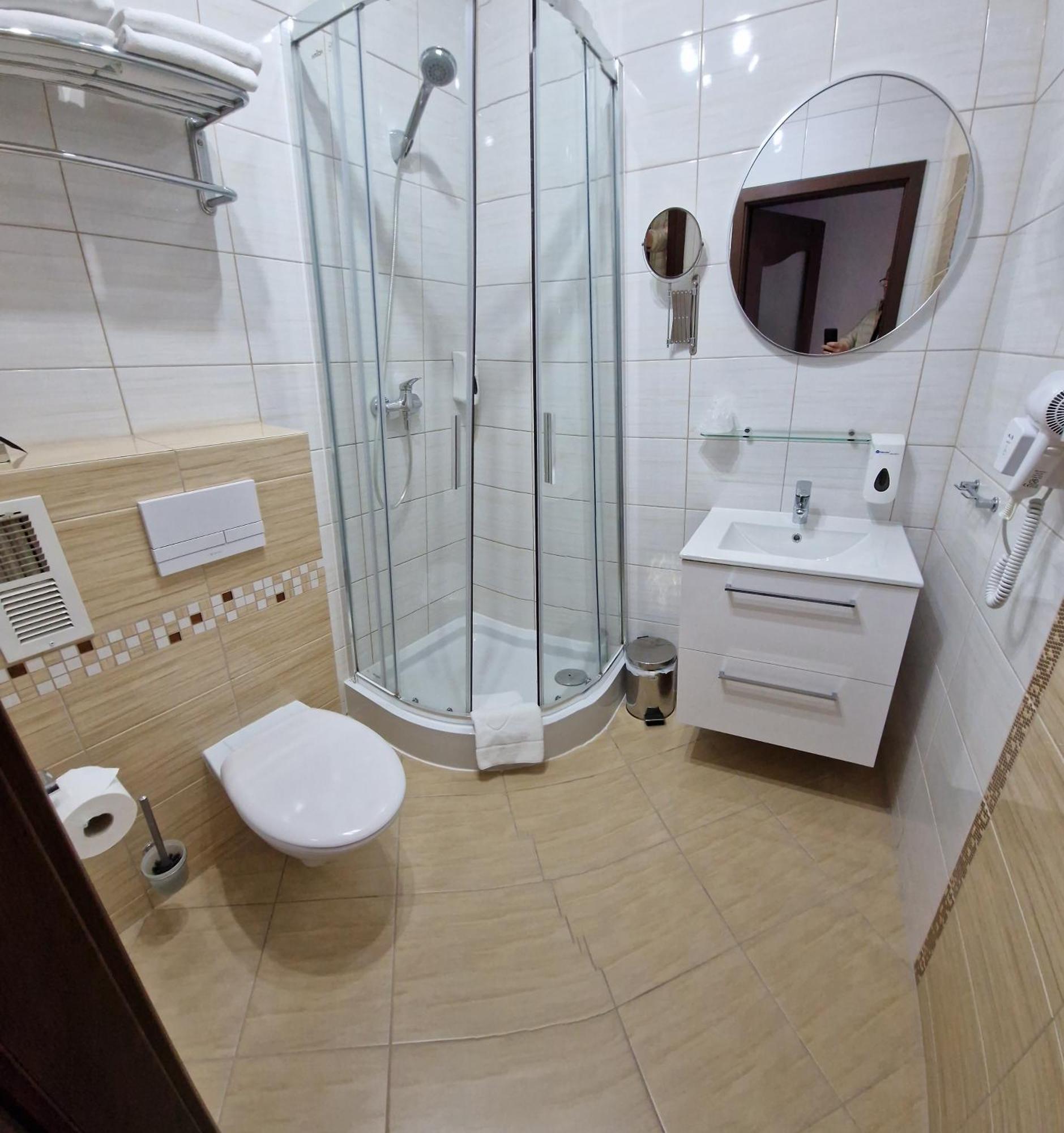 Cynamon Hotel Нови Сонч Екстериор снимка