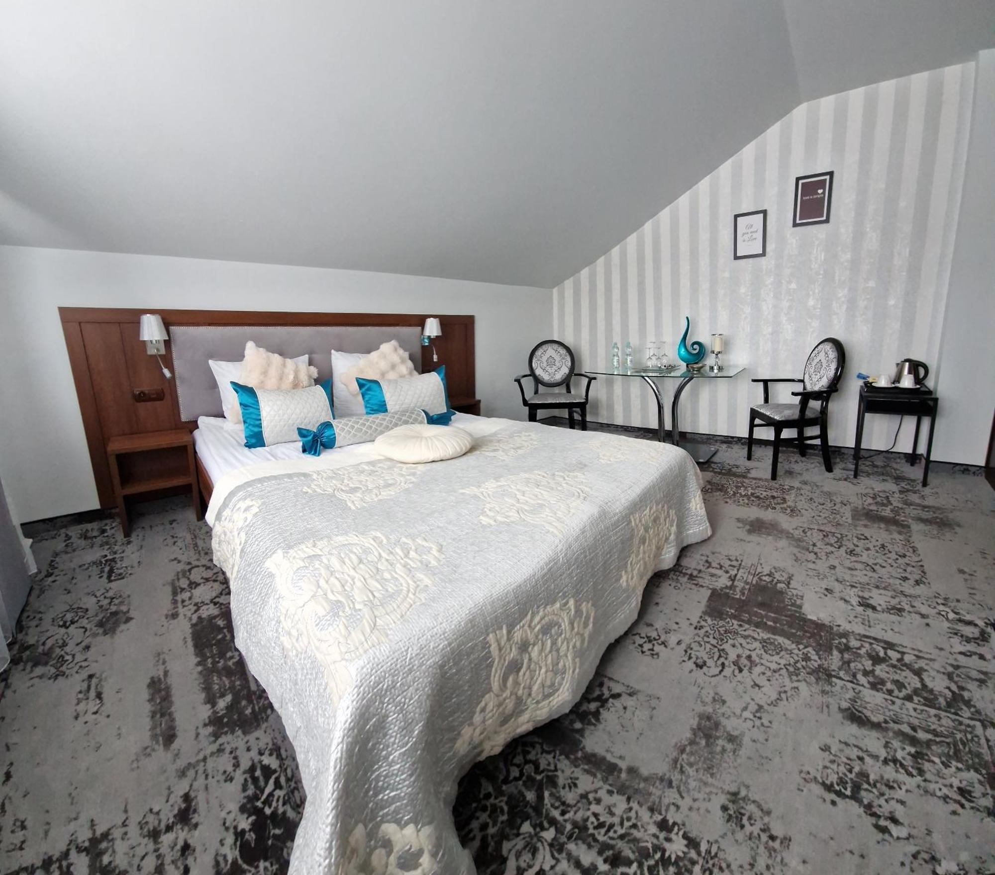 Cynamon Hotel Нови Сонч Екстериор снимка
