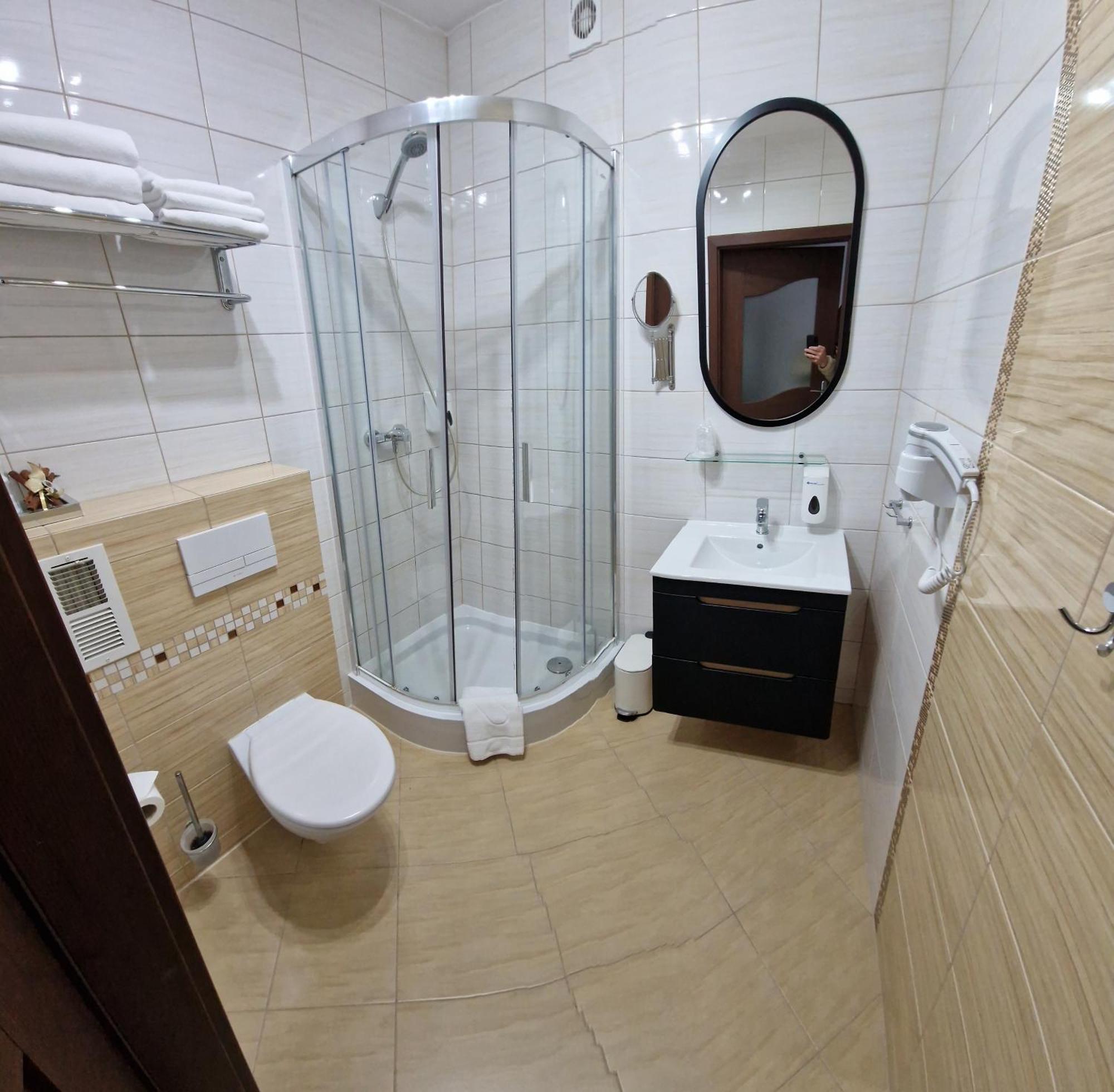 Cynamon Hotel Нови Сонч Екстериор снимка