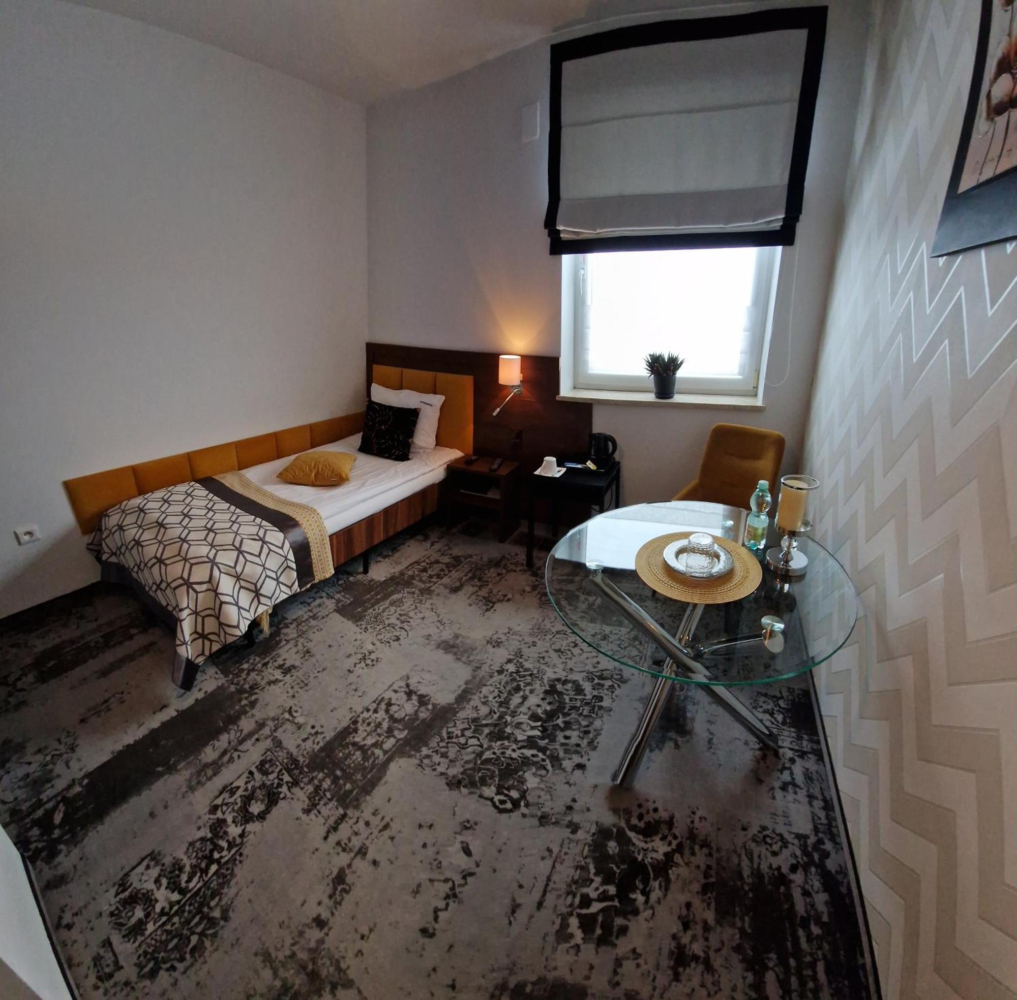 Cynamon Hotel Нови Сонч Екстериор снимка