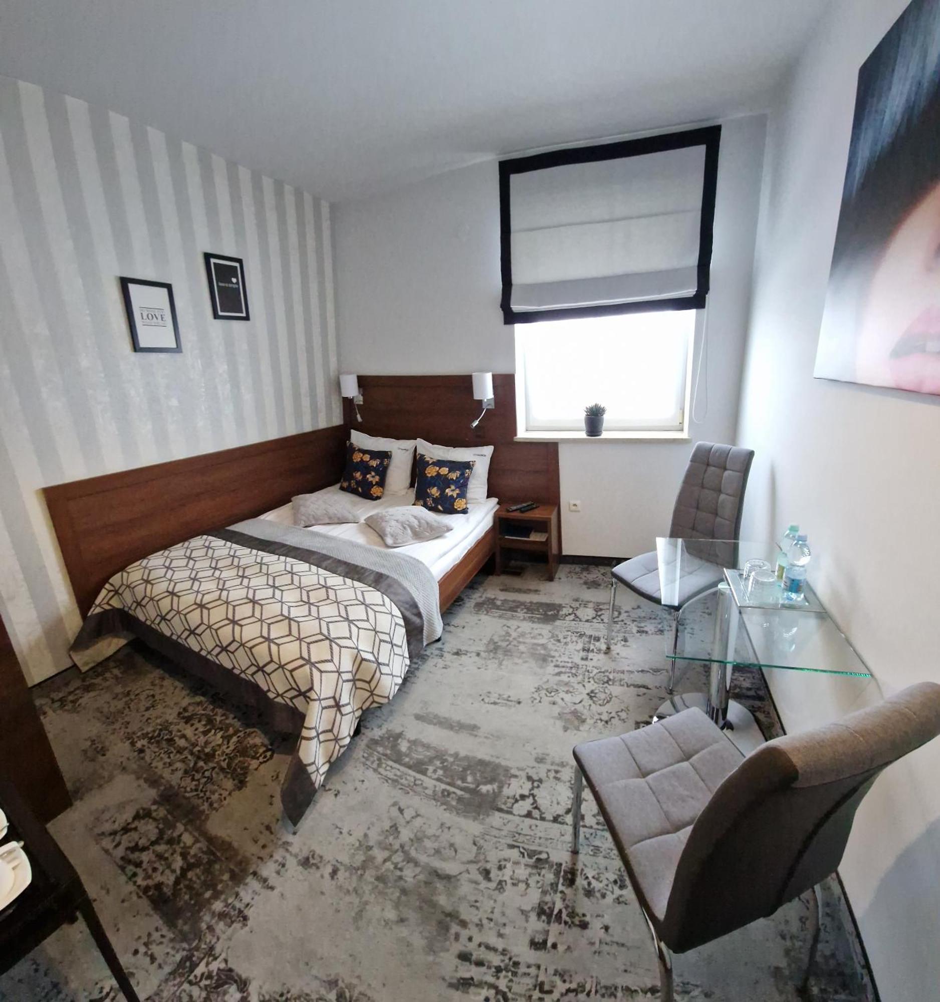 Cynamon Hotel Нови Сонч Екстериор снимка