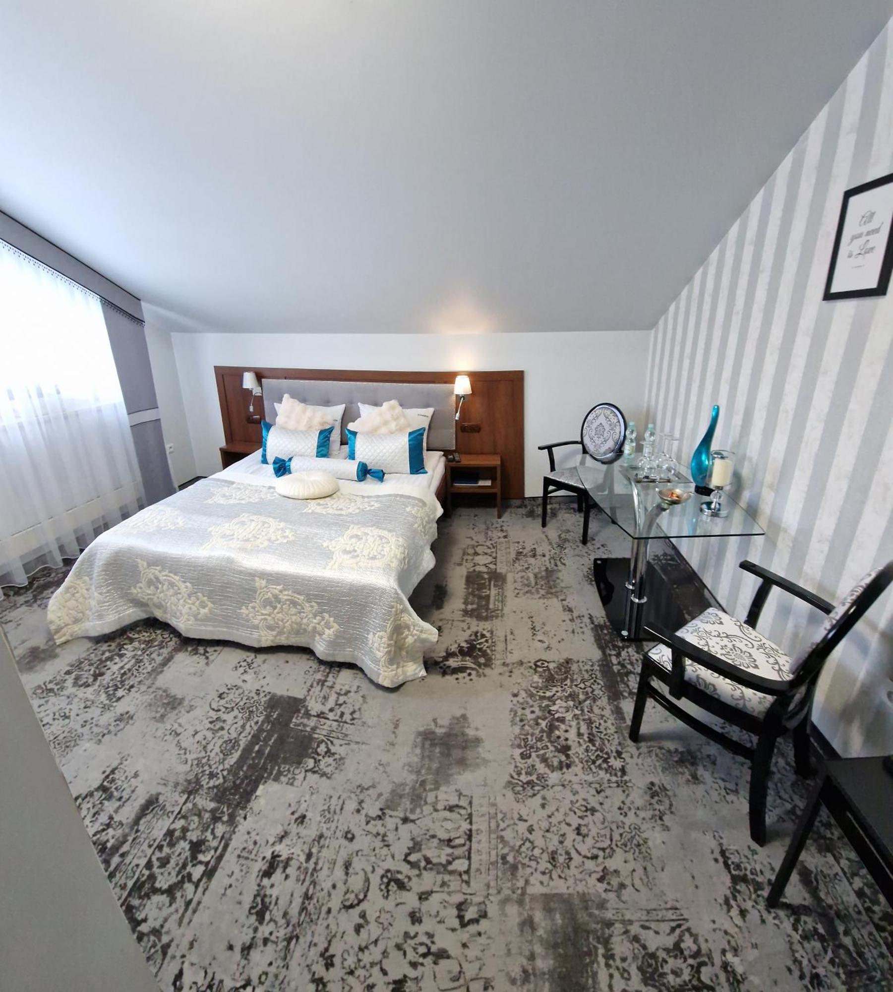 Cynamon Hotel Нови Сонч Екстериор снимка
