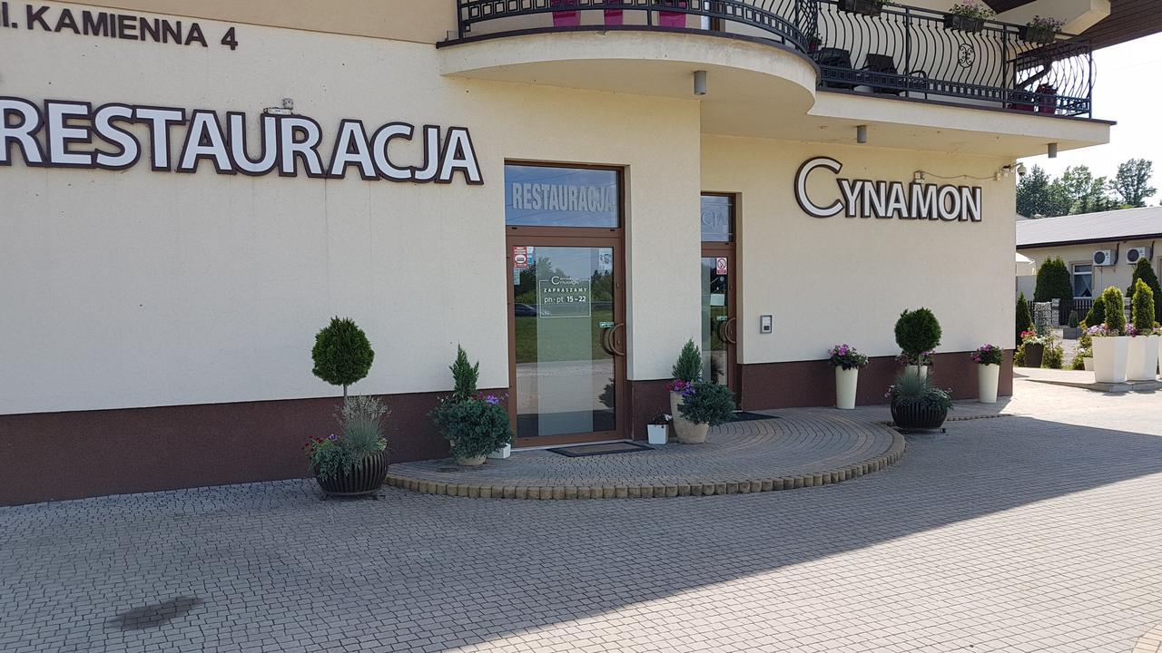 Cynamon Hotel Нови Сонч Екстериор снимка